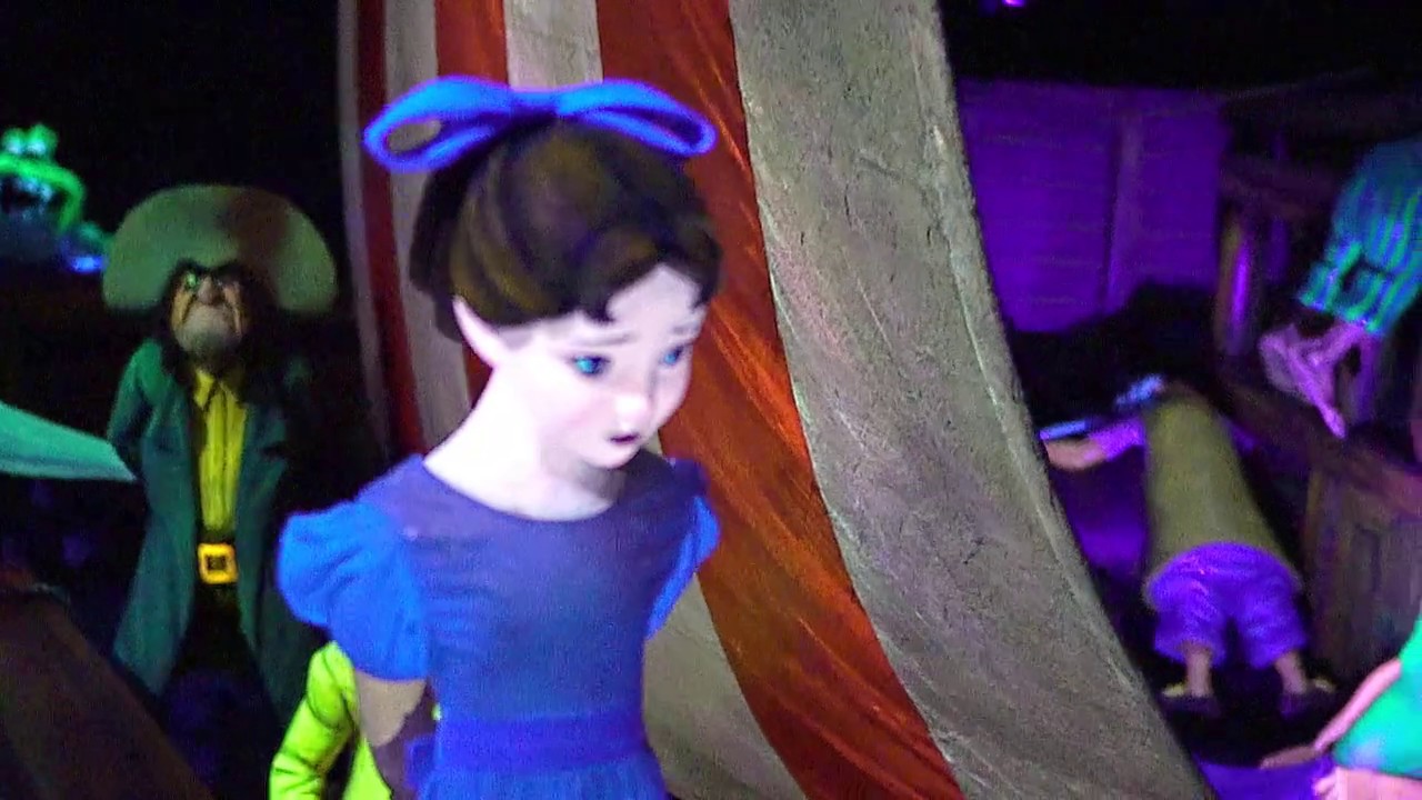 Walt Disney World Ride Flight of Peter Pan ( SLOW MOTION)