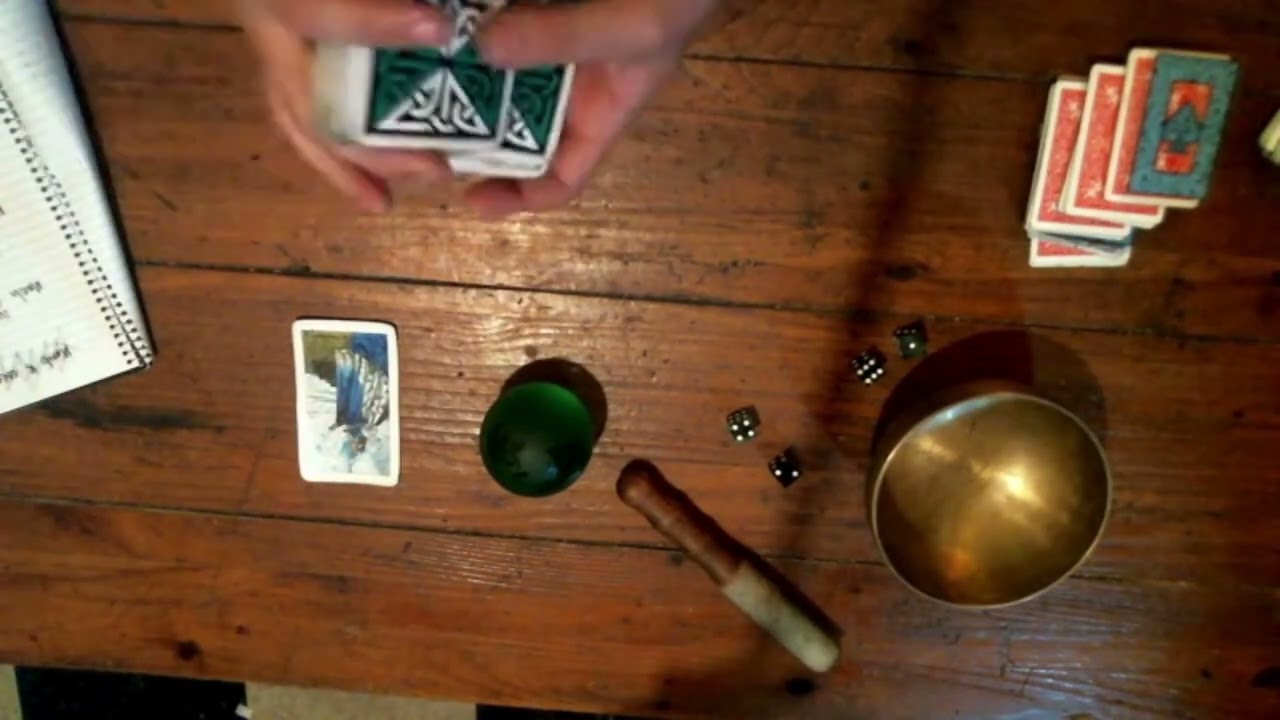 Гадание на картах Таро и нумерология для Тельца: «Так необходимая беседа»