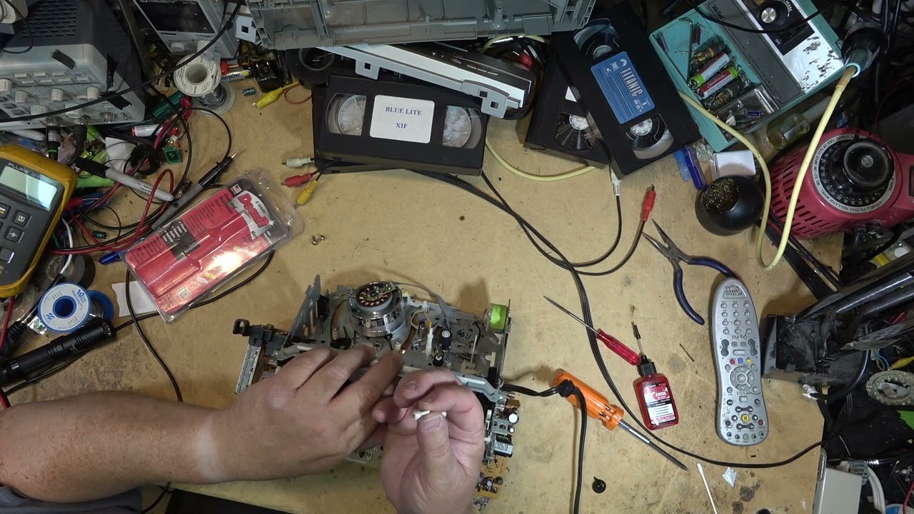 Overhauling a modern VCR in only 10 minutes start to finish