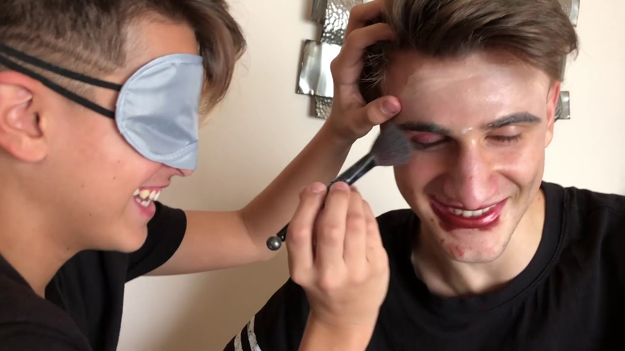 Adexe y Nau - Reto Maquillaje