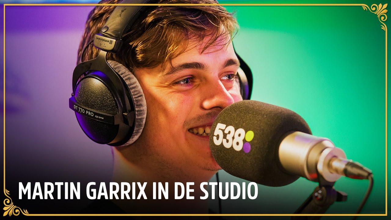 Martin Garrix sings his new single (with CC) | 538 Tomorrowland 2016