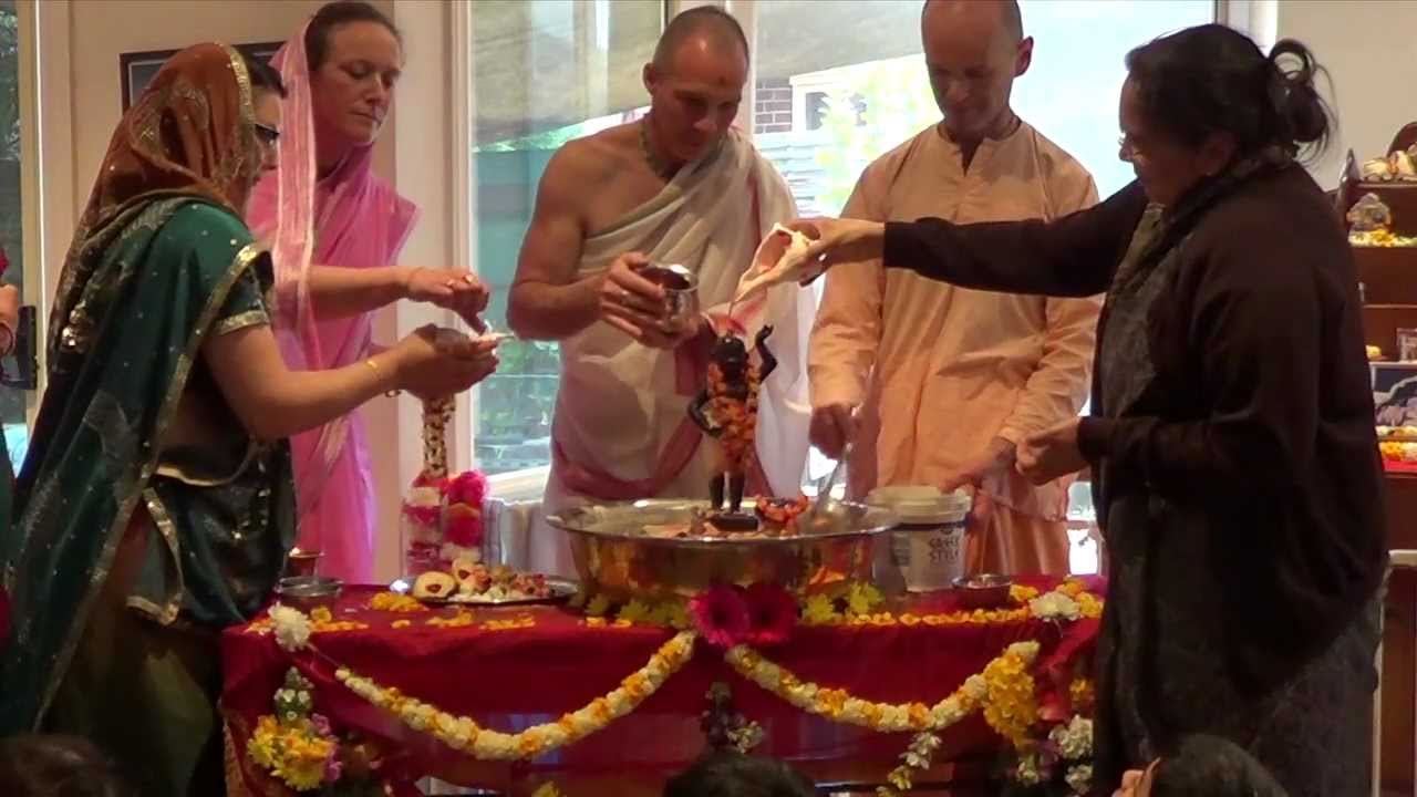 Vedavyasapriya Swami - Srinathji's Deity Welcome at Asitaradhya Prabhu's House