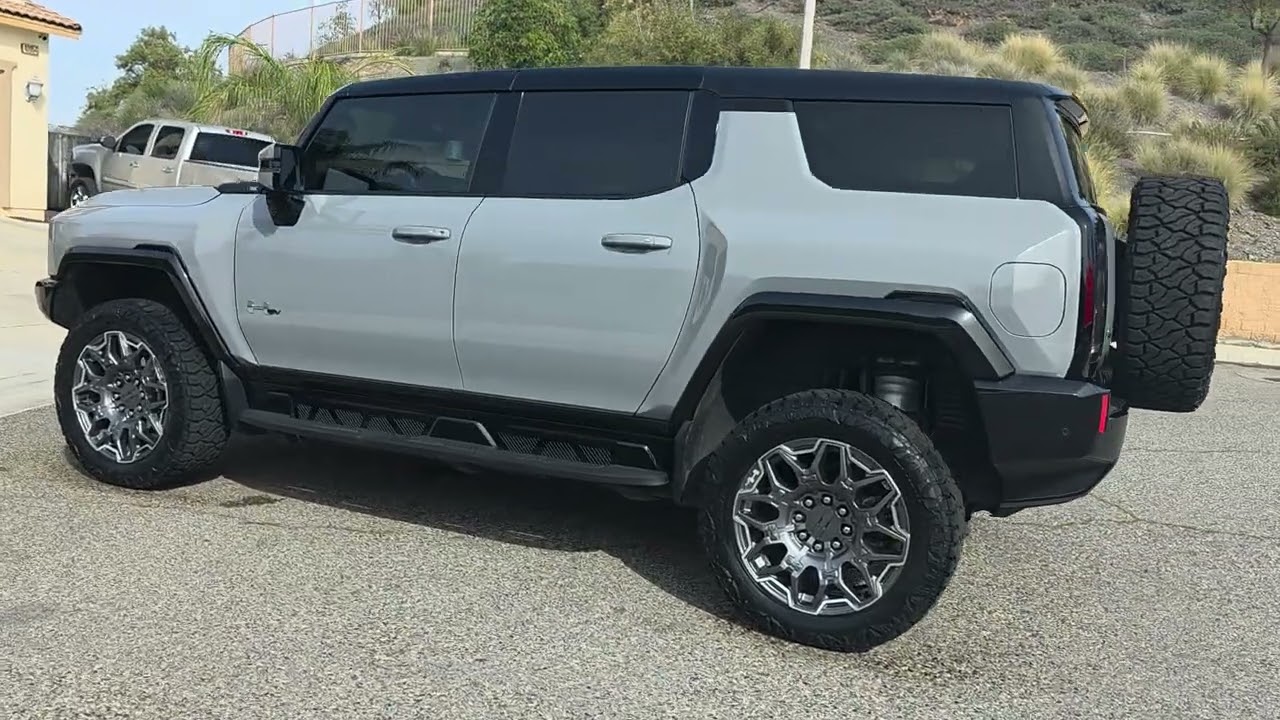 GMC Hummer EV SUV 22