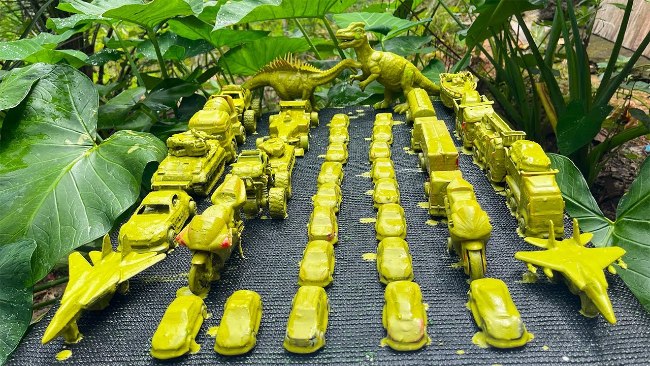 Cleaning Muddy Mini Car Convoy | Relaxing ASMR Toy Car Wash