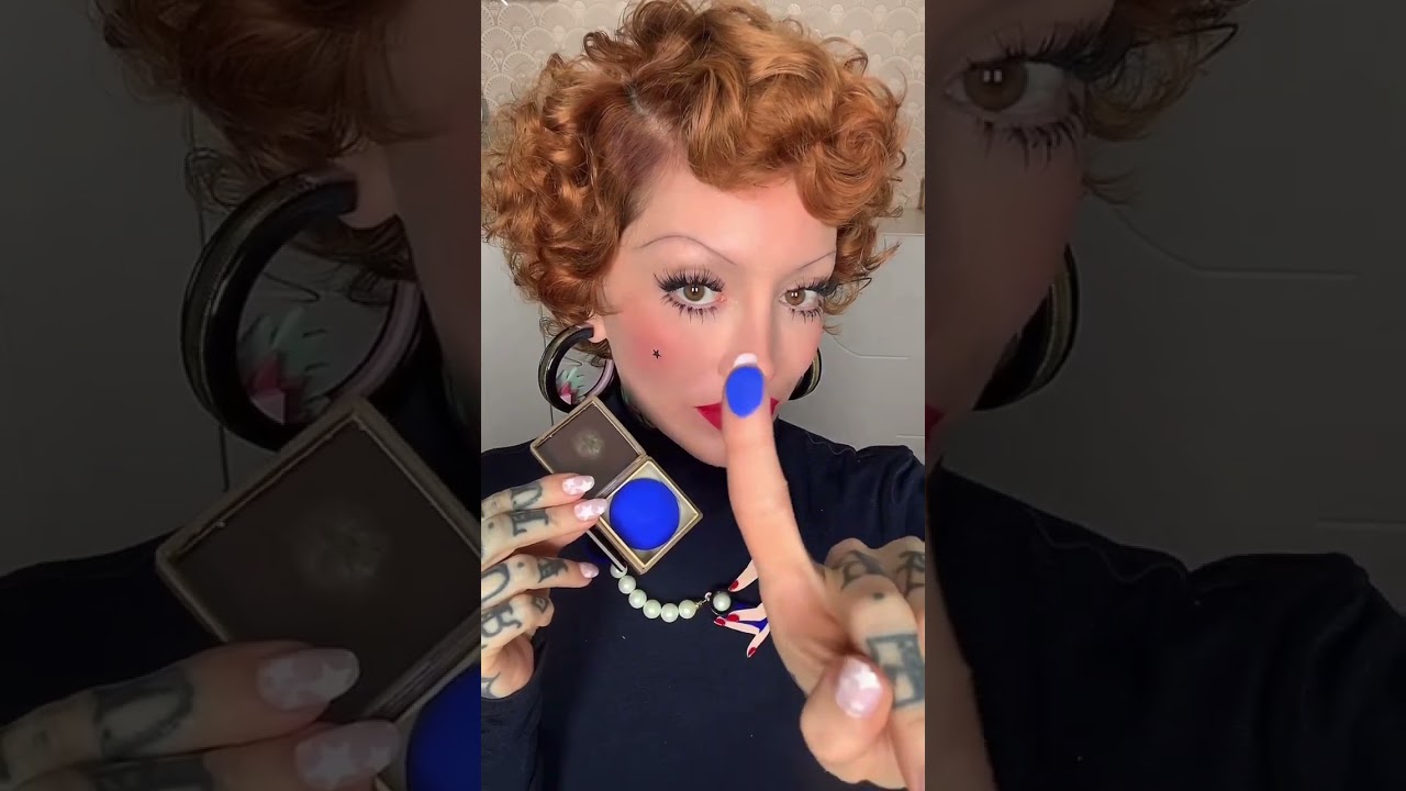 1920&rsquo;s Blue Eyeshadow