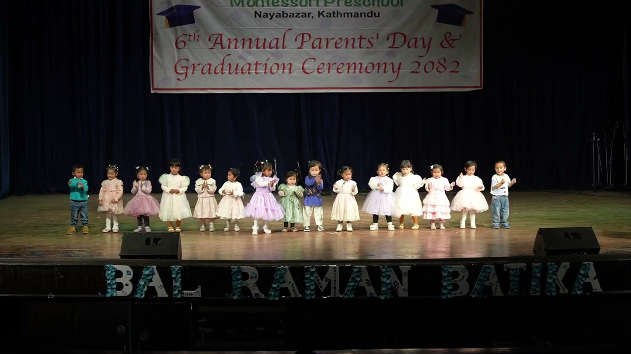 Toddlers dance on Parents' Day 2082