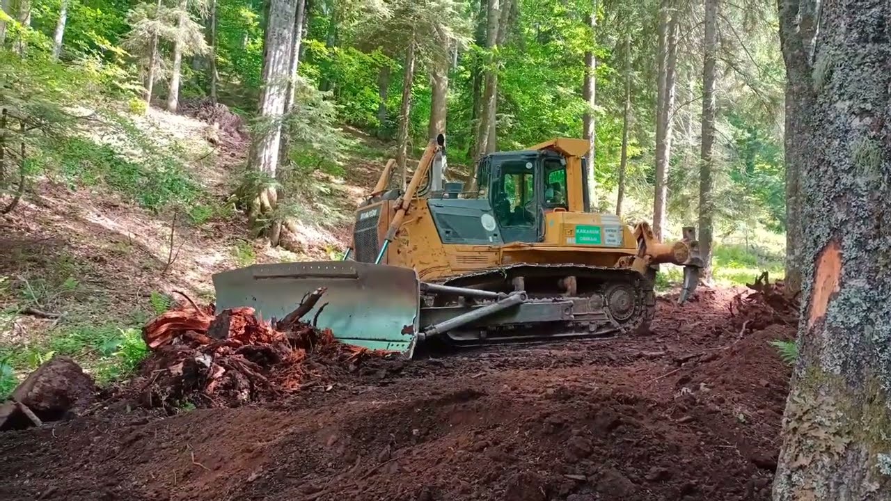 KOMATSU D85 EX Dozer open Forest Road