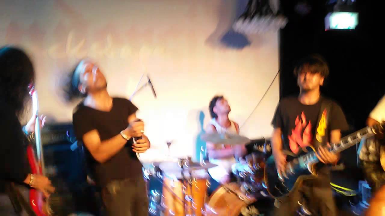 Underside- disconnect live