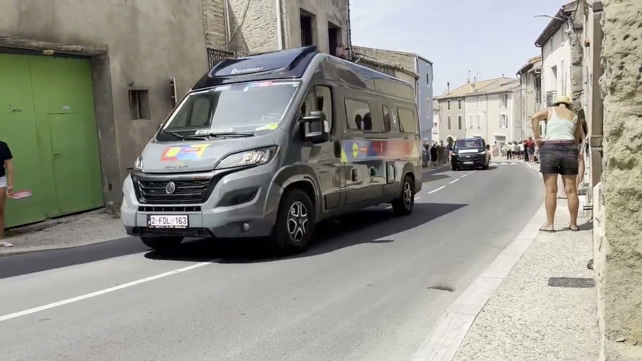 Le Tour de France passe à Lespignan devant la Galerie d'Oc Juillet 2024