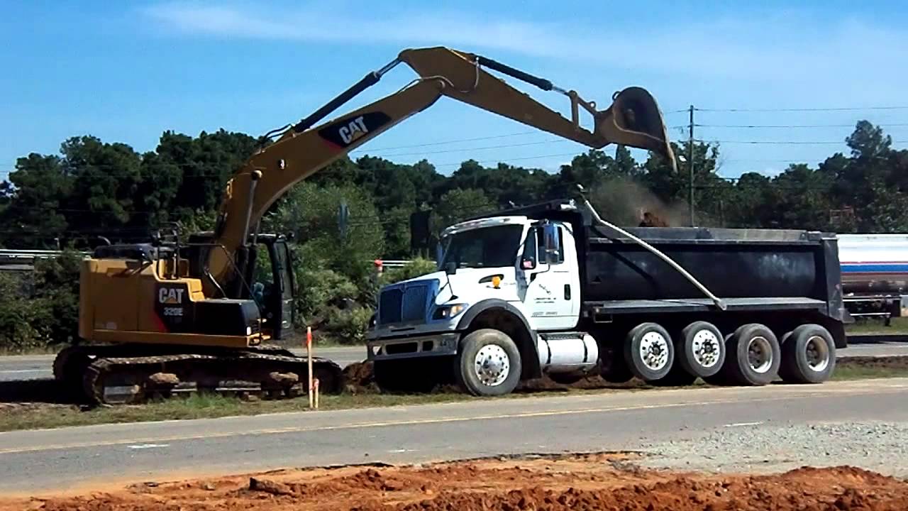 Cat 320E LRR Loading International workstar dump truck.