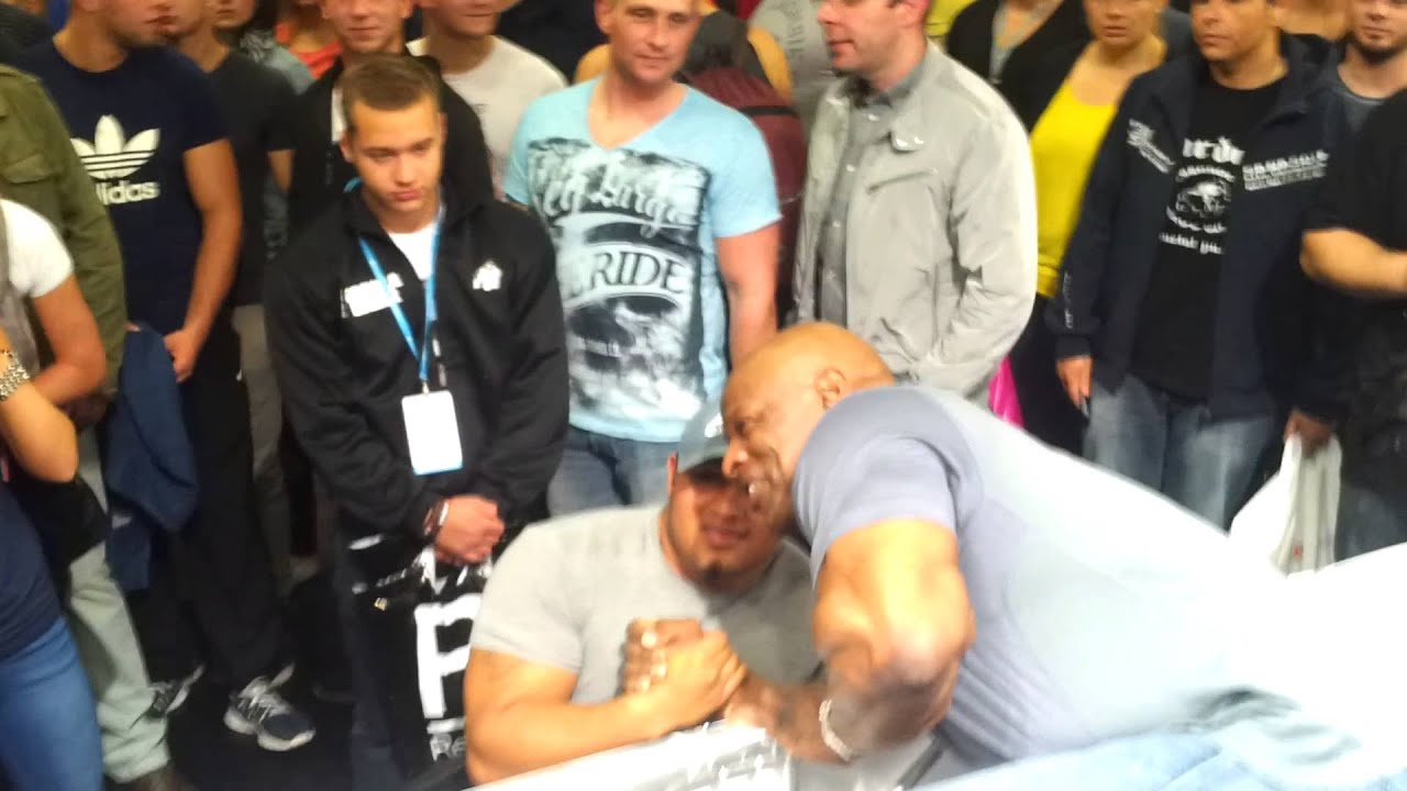 Ronnie Coleman @Fibo meets &greets his fans