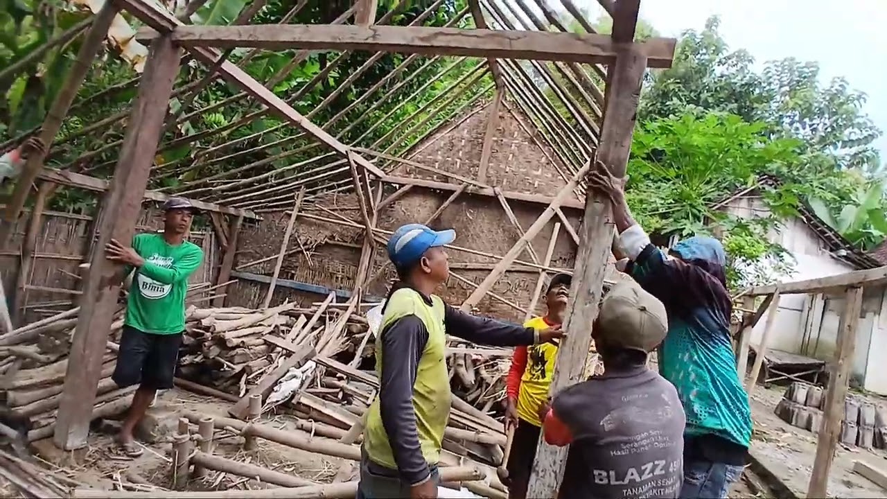 PADA PANIK HAMPIR SAJA ROBOH