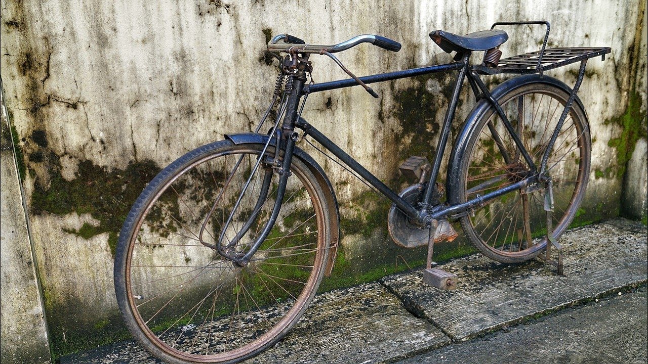 300 YEARS OF CYCLING EVOLUTION 🚴