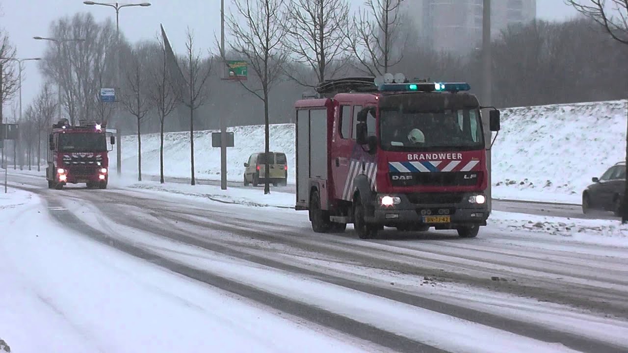 HV-Team Brandweer Spijkenisse met spoed naar een ongeval met beknelling A15 Botlek Rotterdam