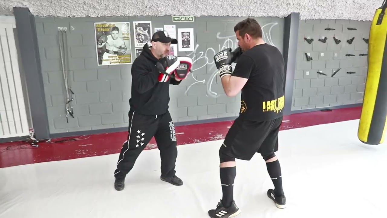 CÓMO PONER MANOPLAS EN BOXEO 🥊 - TÉCNICA MANOPLAS [ALVARO MARTÍNEZ 