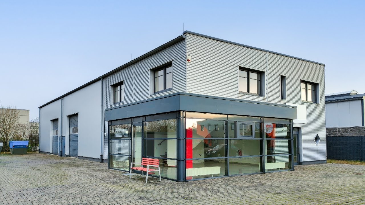 Gepflegte Gewerbehalle mit Büro- und Sozialräumen - Immoprofi Fischer