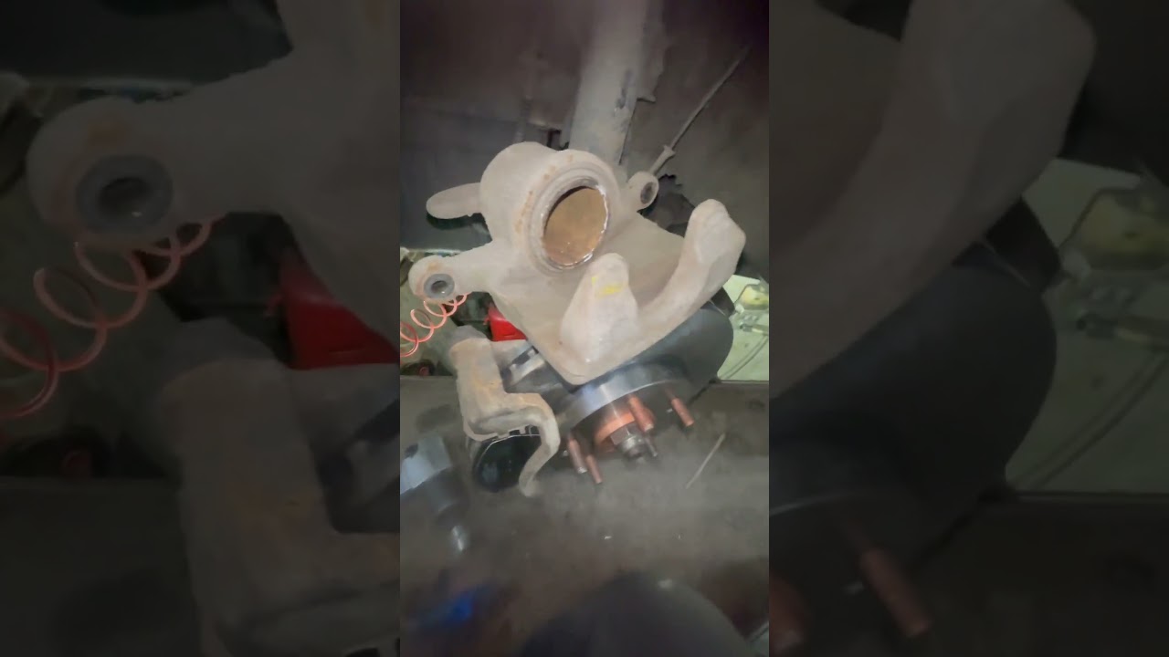 Правильная замена тормозных колодок #automobile #пирка #автосервис #ремонт #mechanic