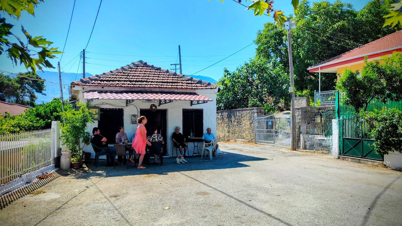 «Στην Κοκκινιά Θεσπρωτίας βρίσκεται ένα από τα παλαιότερα καφέ-παντοπωλεία της Ελλάδας· δείτε το.»