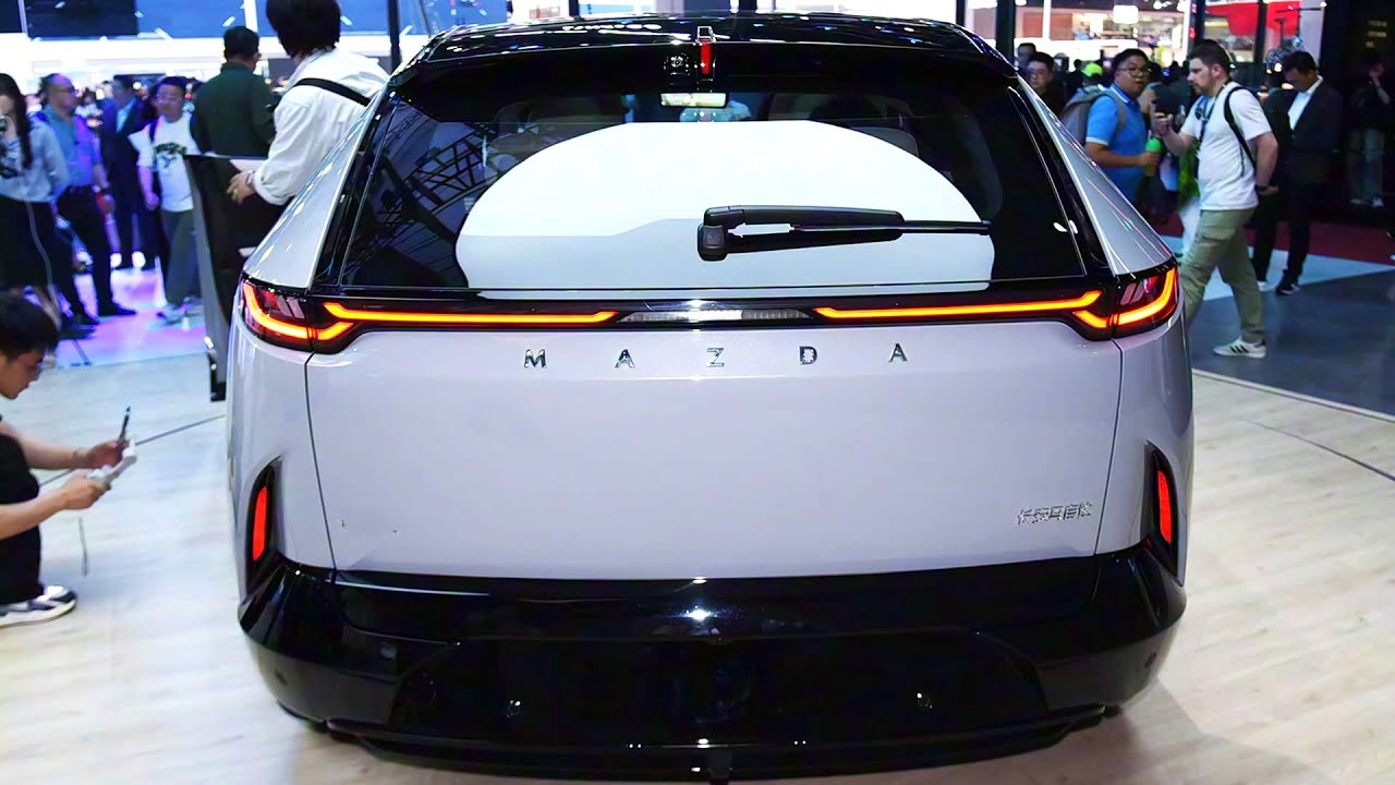 Представлен новый Mazda CX-6e 2026 года — японский среднеразмерный кроссовер.
