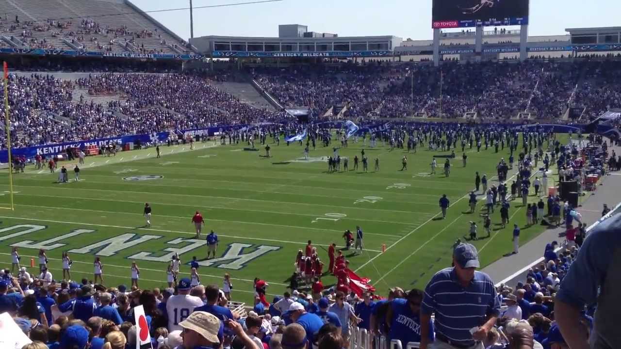 UK Football Introduction and Entrance at Commonwealth Stadium