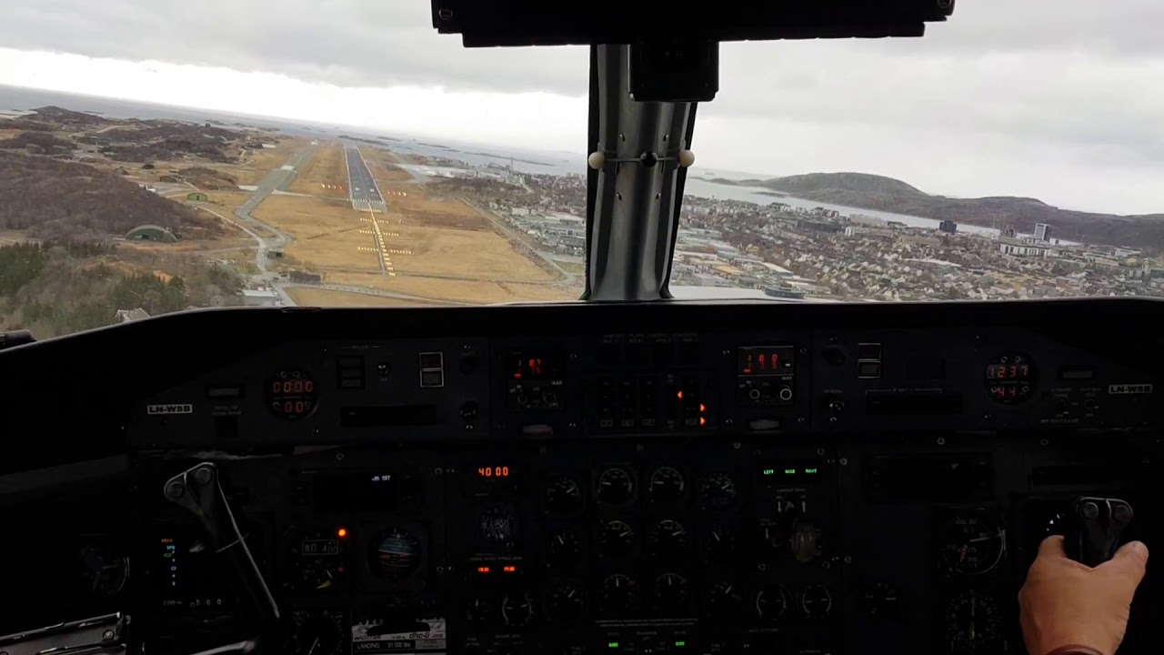 Wideroe Dash 8 cockpit view landing at Bodø