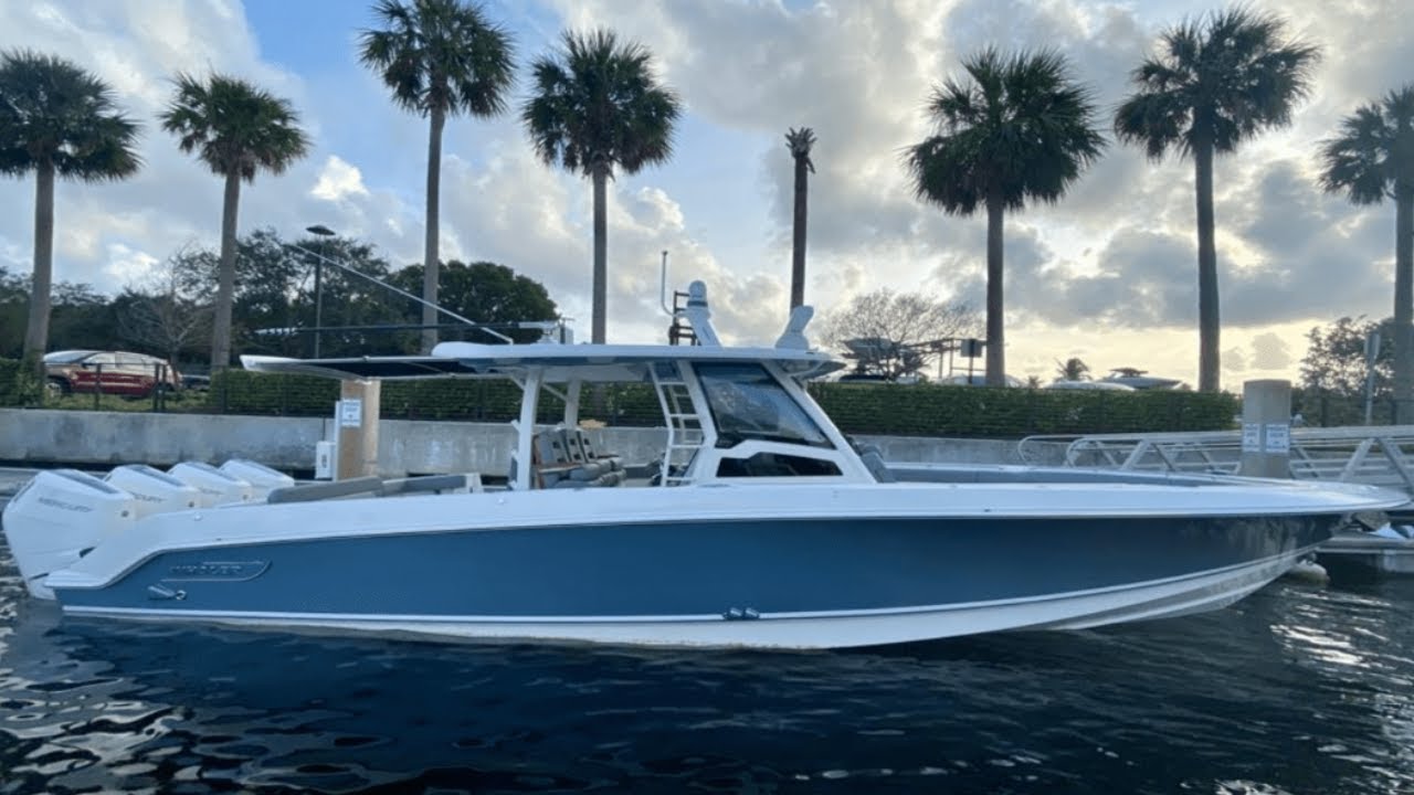 2024 Boston Whaler 380 Outrage at MarineMax Palm Beach Gardens, FL