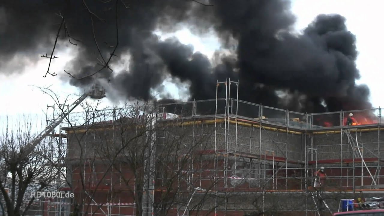 Großalarm in Barsinghausen - Dachstuhlbrand 23.02.2011