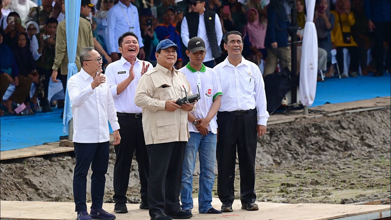 Presiden Prabowo Tebar Benih Padi Dengan Teknologi Drone Pertanian, Ogan Ilir, 23 April 2025