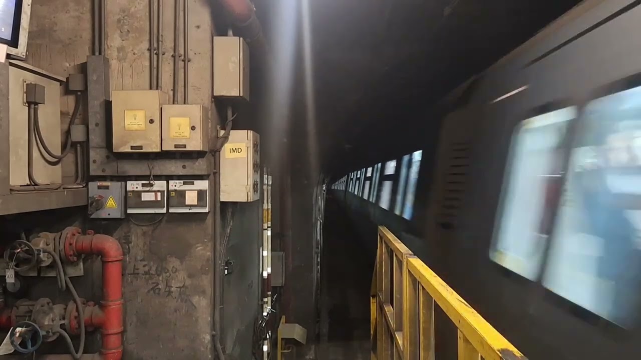 MTR Tung Chung Line CAF-Train V605/V805 Depart Lai King Station Platform 4