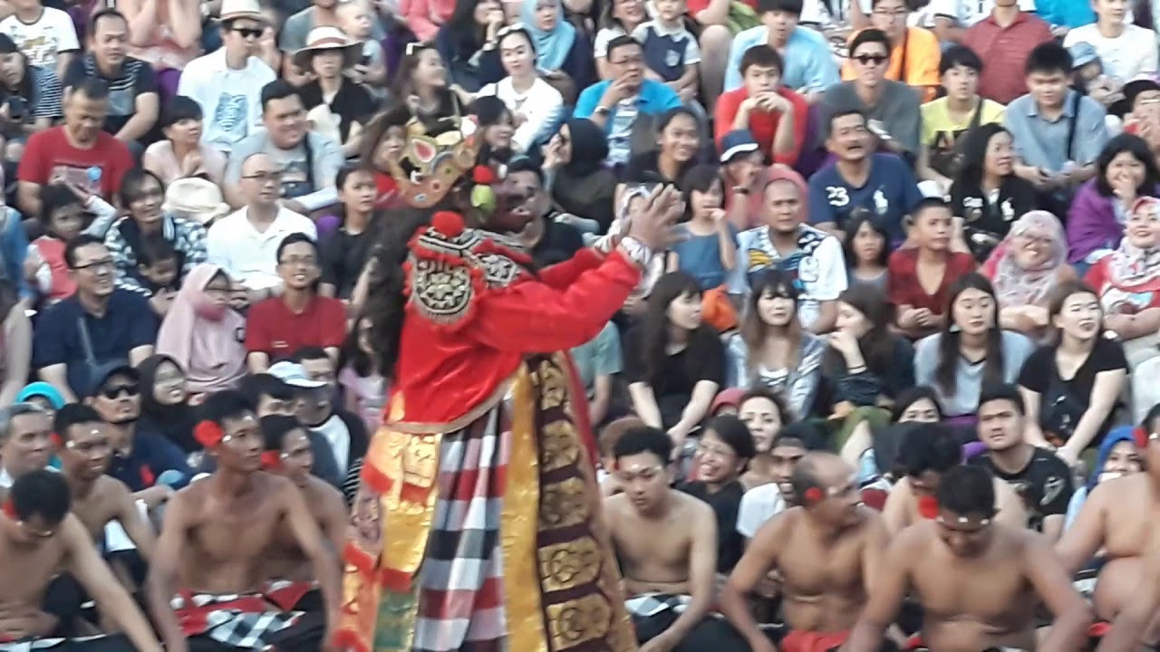 Tari Kecak Dance di Uluwatu Bali