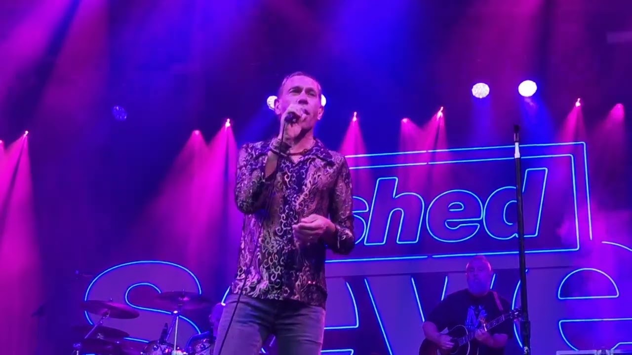 Shed Seven -There is a light that never... (The Smiths cover) -Castlefield Bowl, Manchester 02.07.25