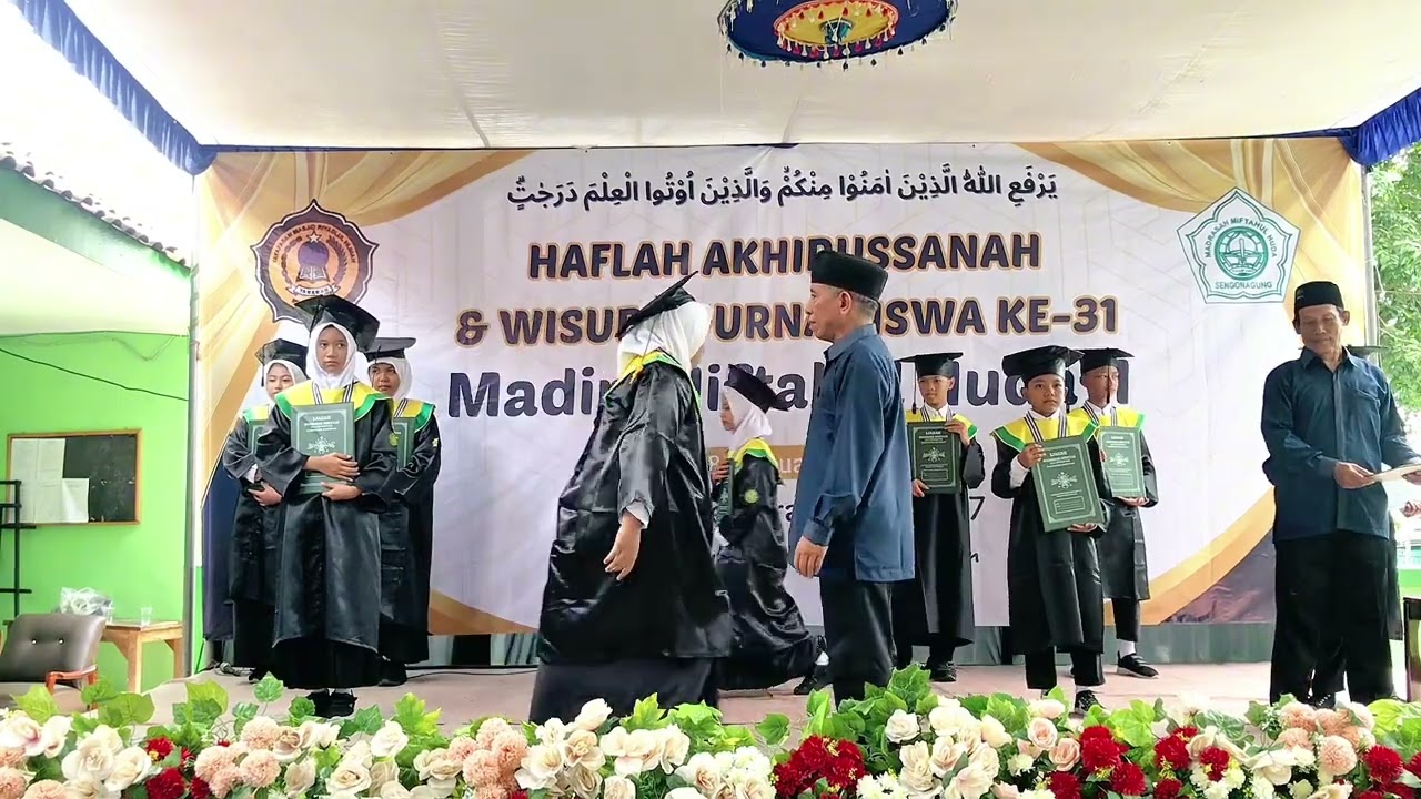 Prosesi Wisuda Purna Siswa Angkatan 31