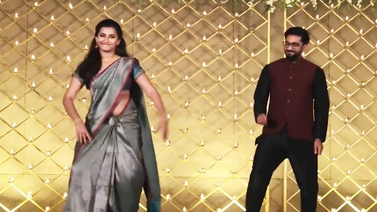 Kerala Bride and Groom surprised the crowd | Wedding dance | friends and family