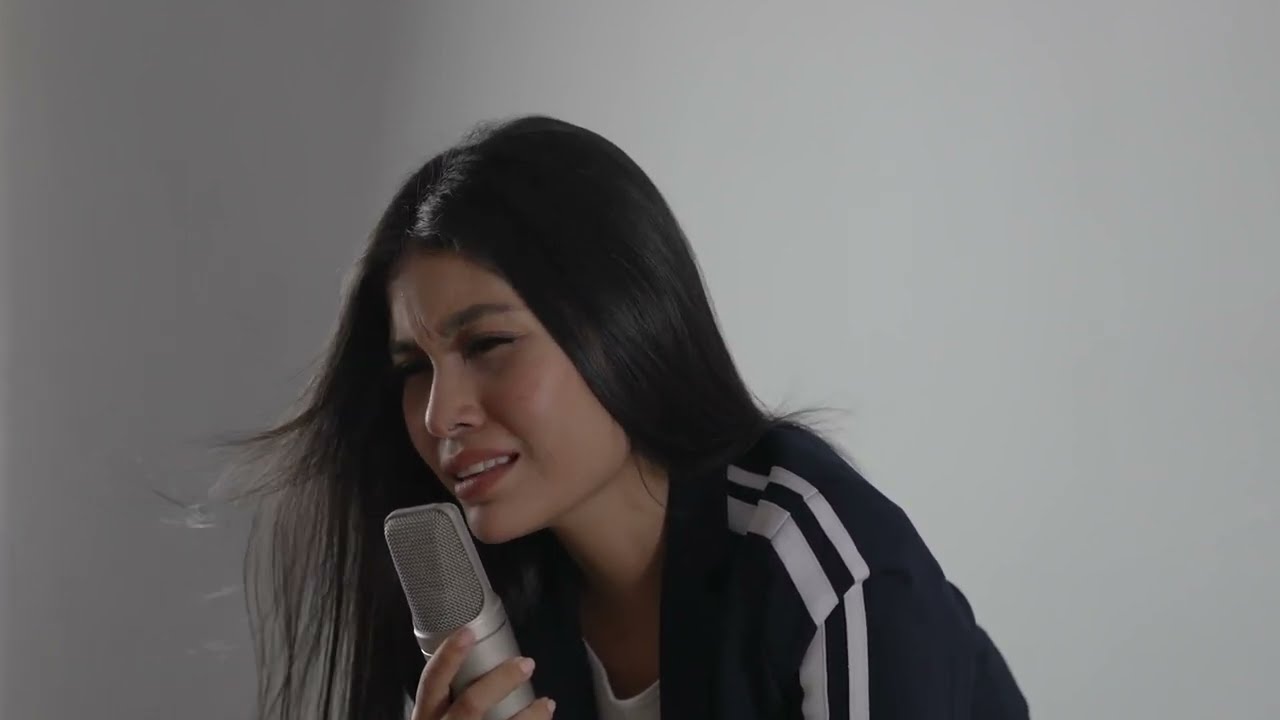 Isaveli Laina - ¿Cómo Quieres Que Esté? (Video Oficial)