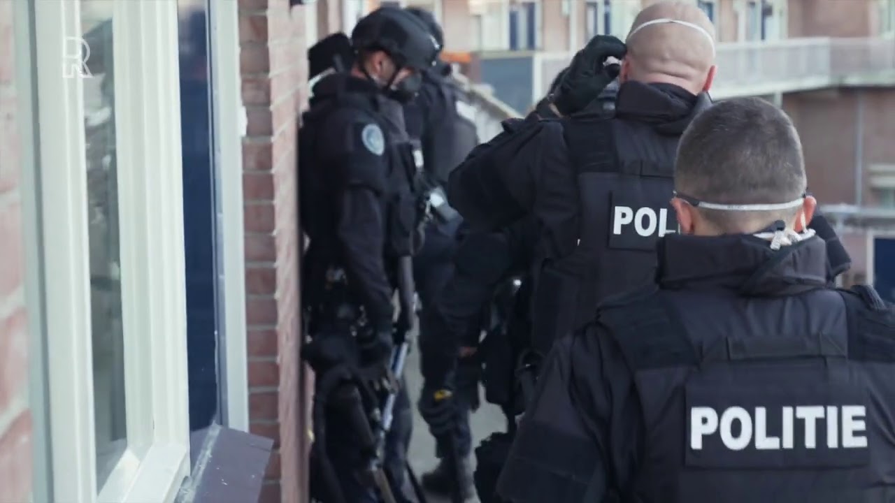 Tien aanhoudingen bij invallen in Rotterdam