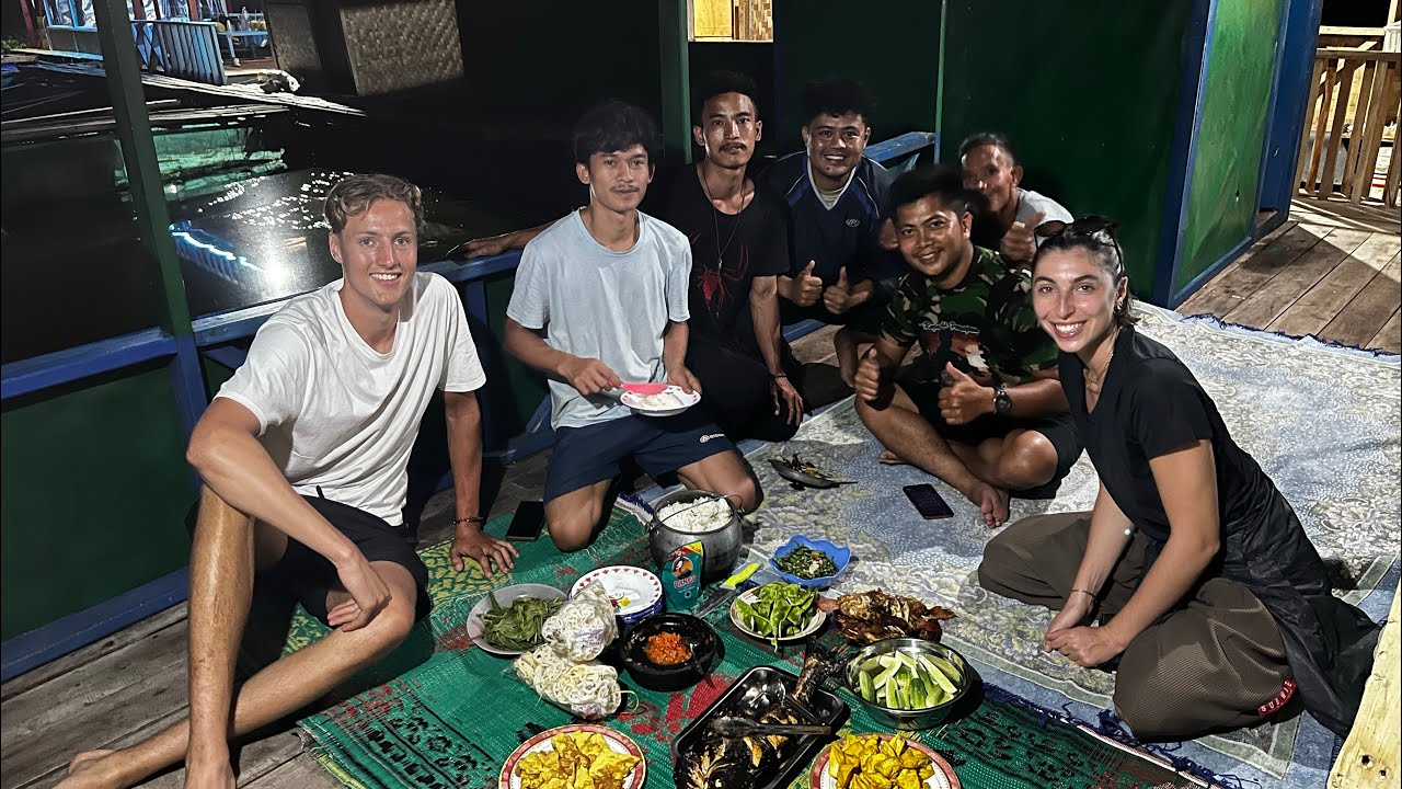 Makan Malam Diatas Danau Bersama Tamu dari Prancis dan Belanda
