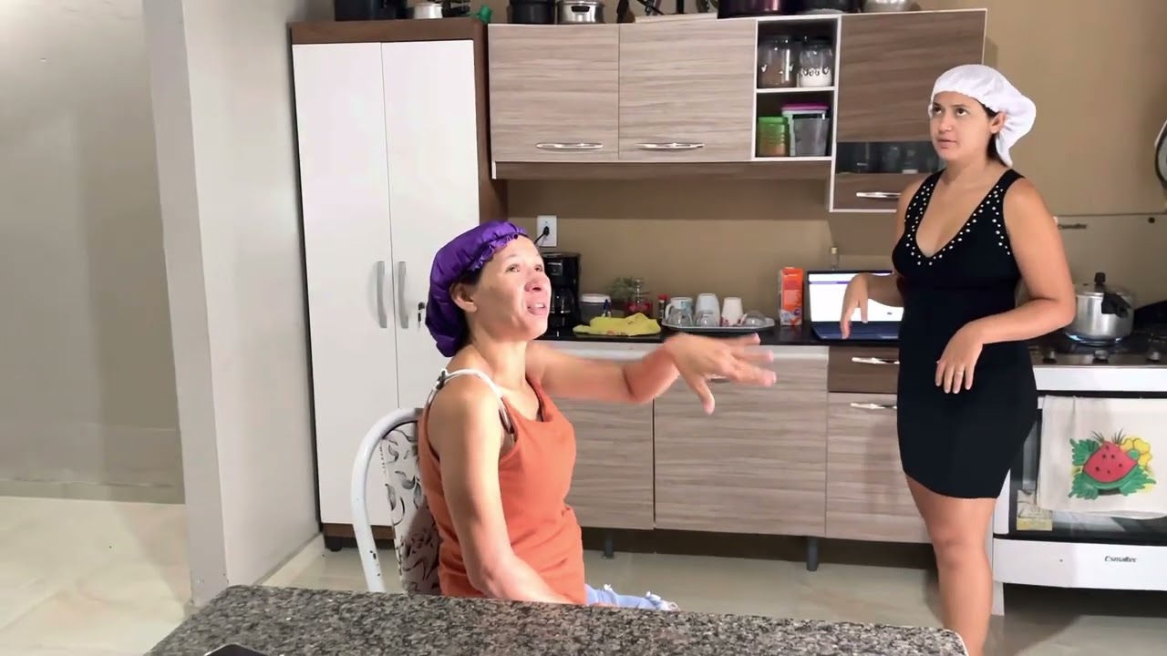 Claudinha arrumou o cabelo mas não esperava que isso iria acontecer