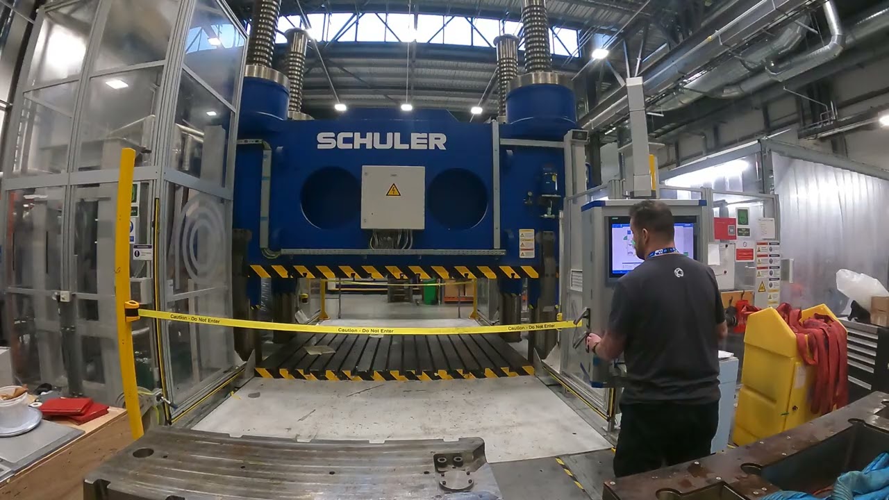 4,000 Ton Hydraulic Press with Rapid Daylight Adjustment