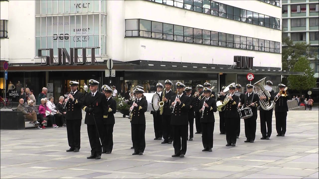 Crown Prince Olav Honor March. Royal Norwegian Naval Forces Band (Sjøforsvarets Musikkorps)