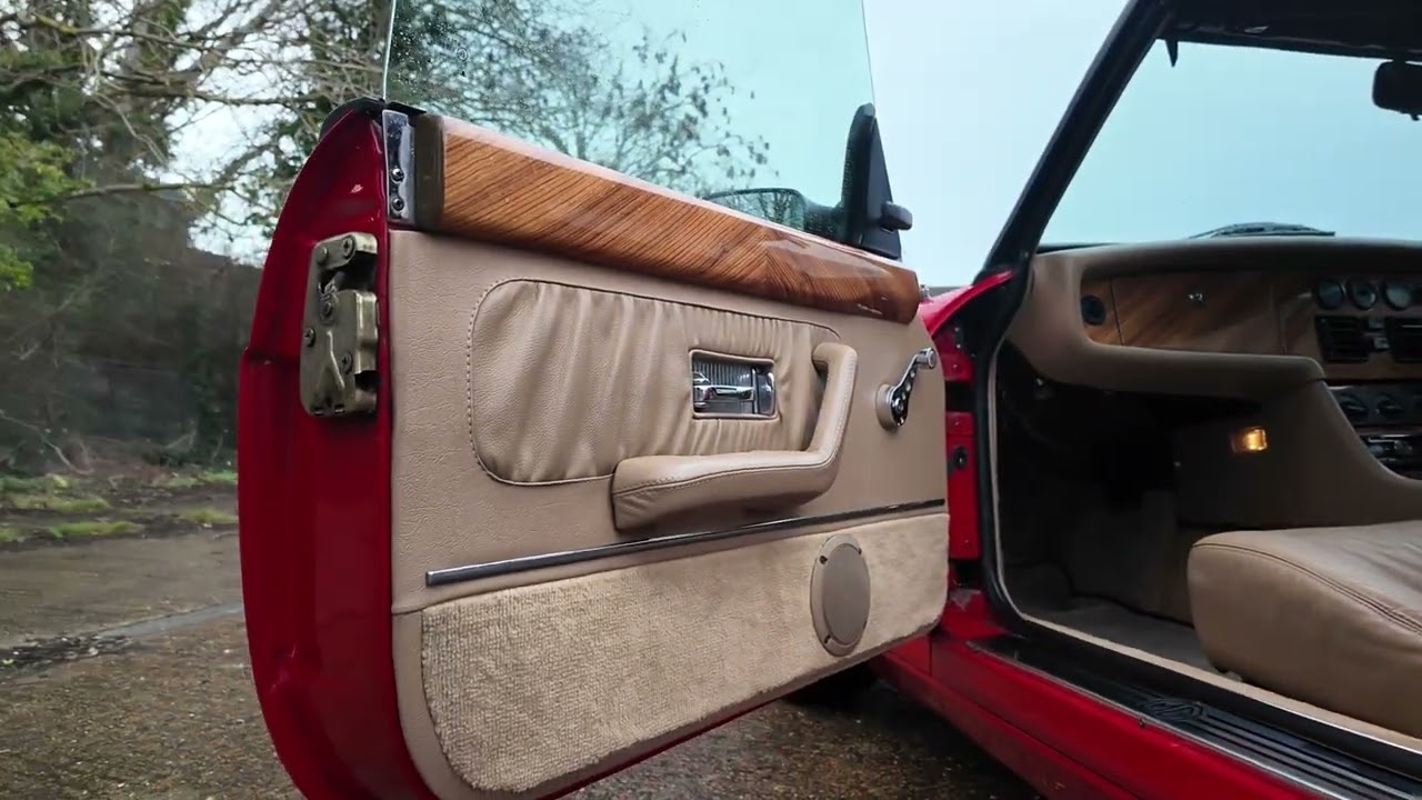 1996 MG RV8 - Interior review