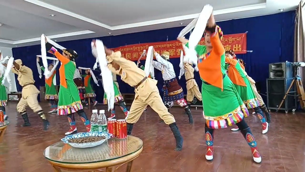 How chinese people dance OMG!