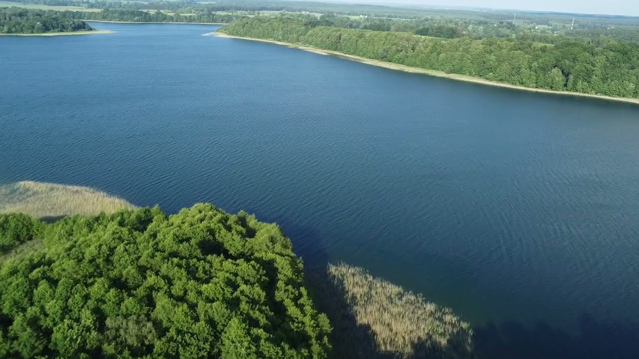 Siecino - jezioro  na Pojezierzu Drawskim w gminie Złocieniec z lotu ptaka 2024