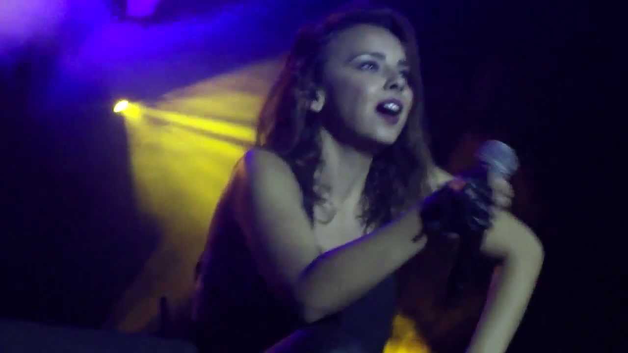 Chenoa-Como Un Fantasma (Torrelavega)