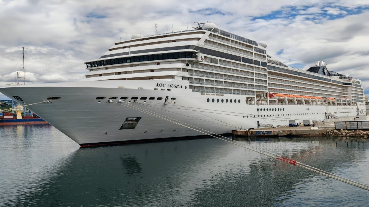 Visite du MSC MUSICA pont par pont.