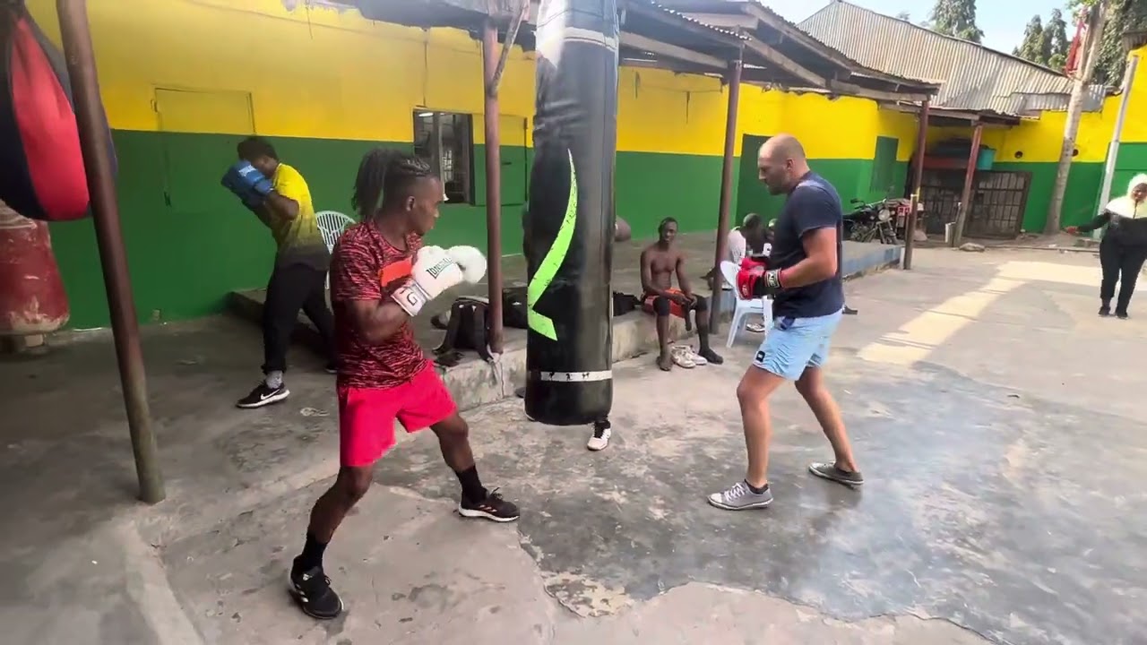 Ibrahim class vs dulla Mbabe na mzungu Mike wakijifua