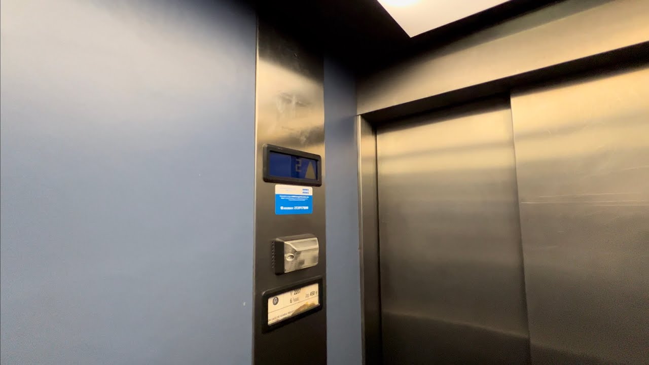 2000's ThyssenKrupp Traction Elevator @ Avenida Arriaga 50, Funchal, Madeira, Portugal.