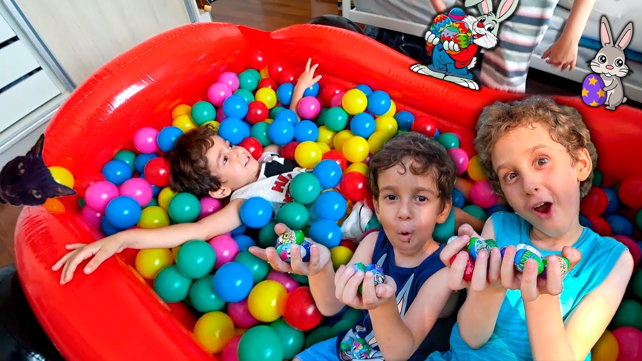 Caça aos Ovos de Pascoa nas Bolinhas e no Parquinho - Vídeo Infantil - Paulinho e Toquinho