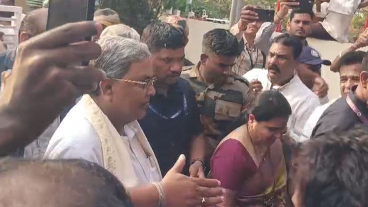ಚರಂತಿಮಠ ಮನೆಗೆ ಸಿಎಂ, ಡಿಸಿಎಂ ಎಂಟ್ರಿ, ಬಾಗಲಕೋಟೆ ಬೈ ಎಲೆಕ್ಸನ್ ಲೆಕ್ಕಾಚಾರ | CM Siddaramaiah Charantimath