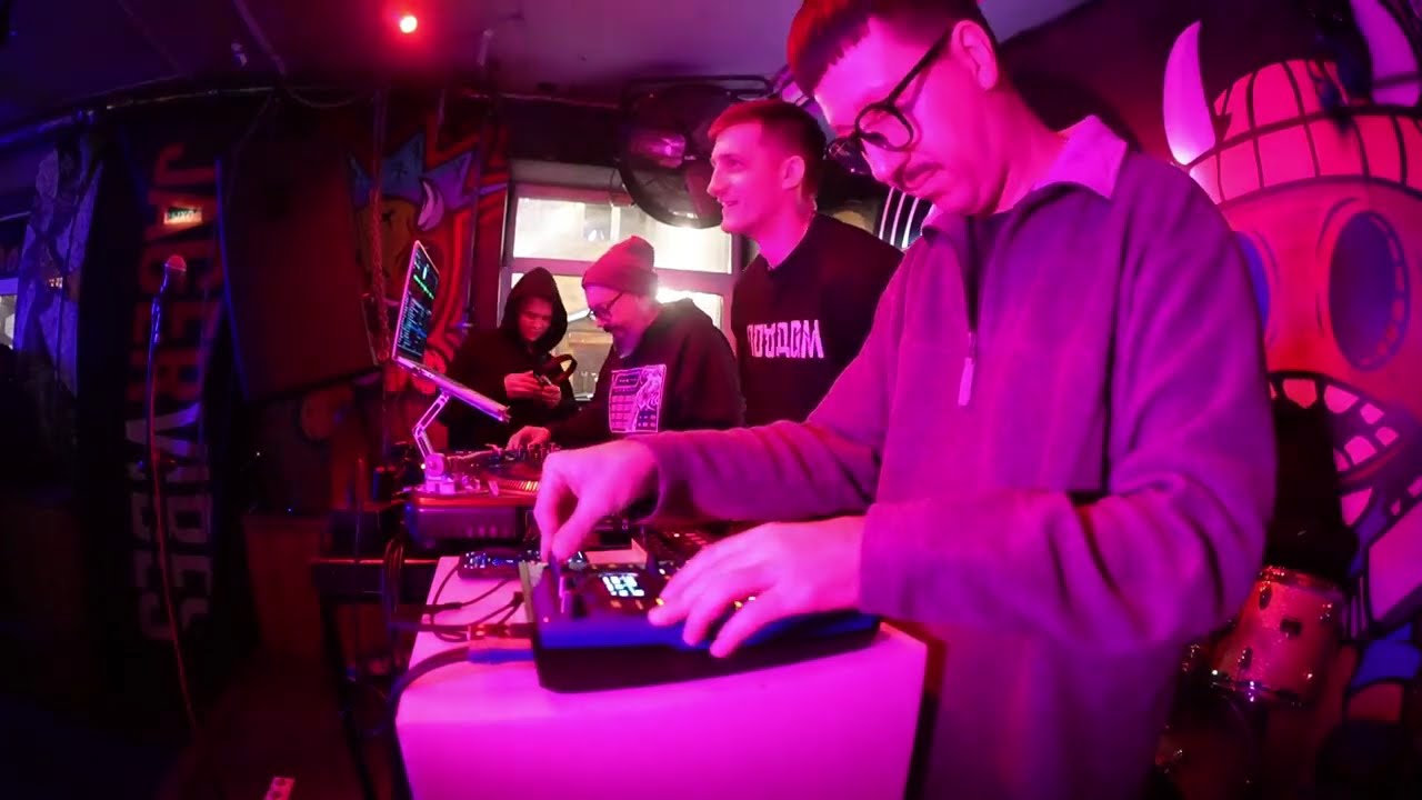 ROMA LA & ЖЕНЯ PNV & PASHA PUSH LIVE HIP-HOP SET ROOKS BAR | ROLAND SP-404MK2