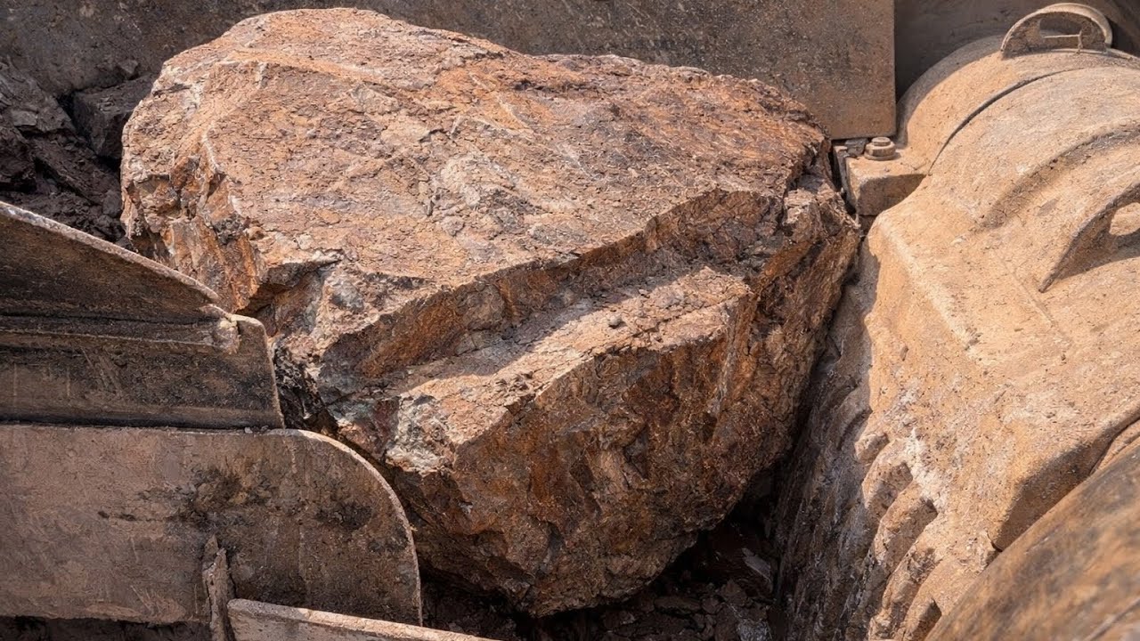 BIG ROCK 🪨 Crusher Machine - FULL Powerfull Process A Giant in Action-Big Rock Crushing